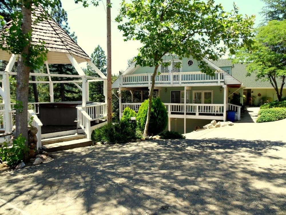Berkshire Inn Гроувланд Екстериор снимка