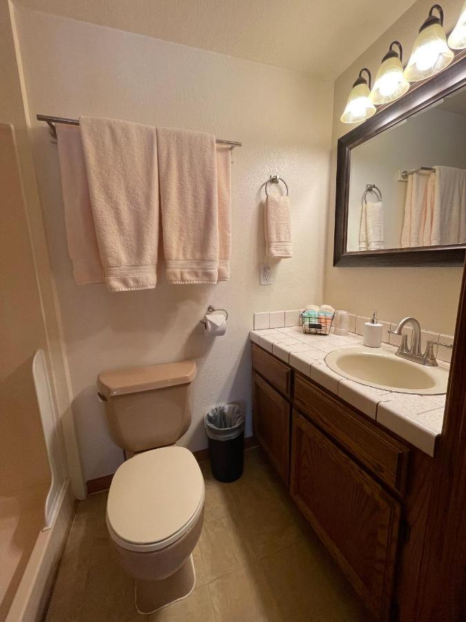 Berkshire Inn Гроувланд Екстериор снимка
