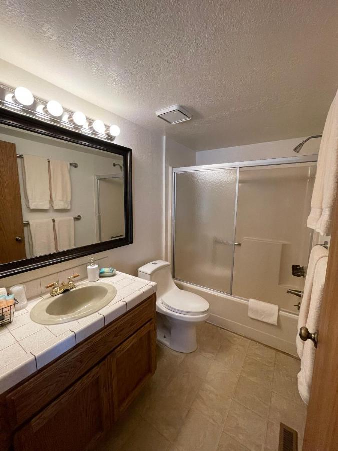 Berkshire Inn Гроувланд Екстериор снимка