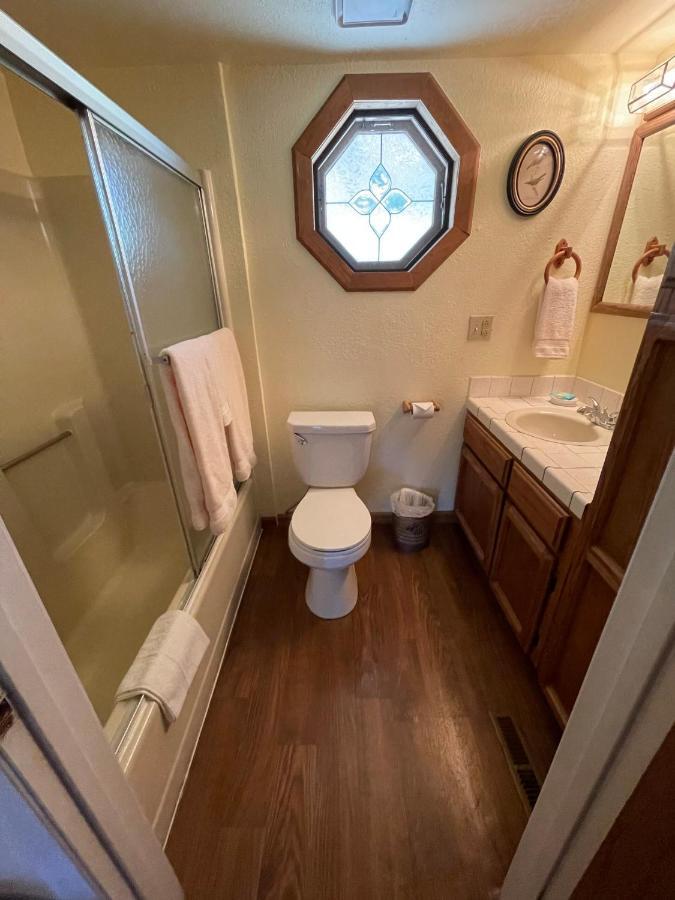 Berkshire Inn Гроувланд Екстериор снимка