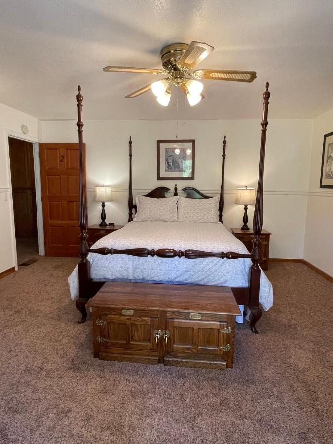 Berkshire Inn Гроувланд Екстериор снимка