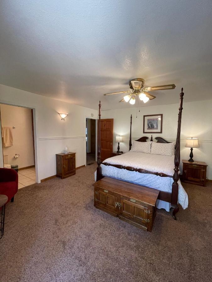 Berkshire Inn Гроувланд Екстериор снимка