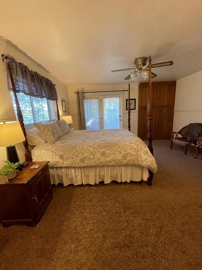 Berkshire Inn Гроувланд Екстериор снимка