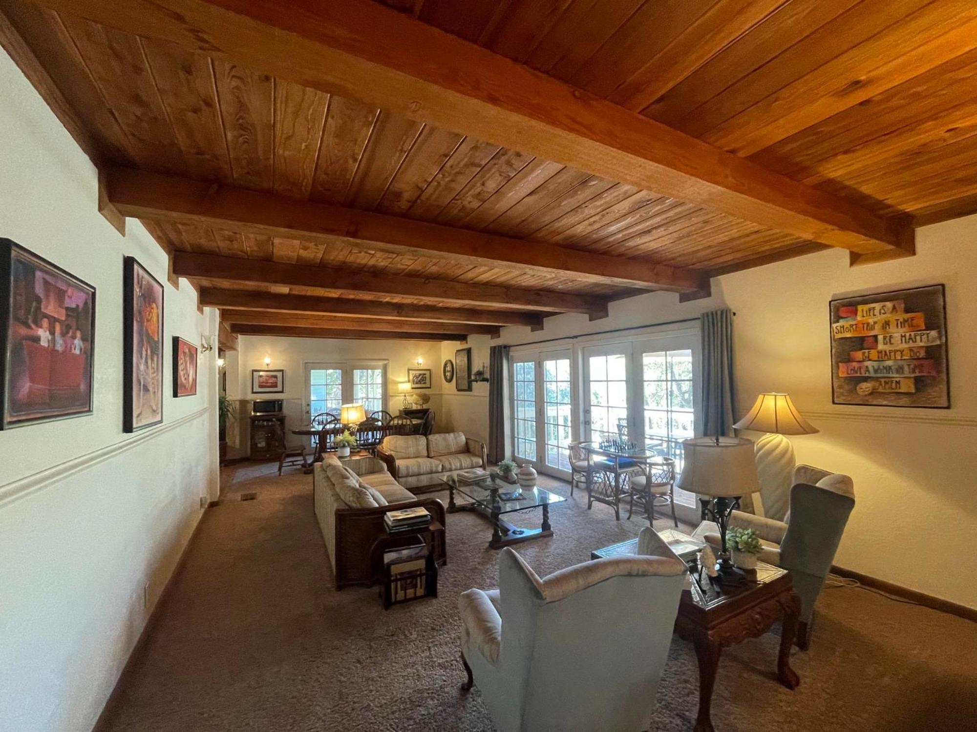 Berkshire Inn Гроувланд Екстериор снимка