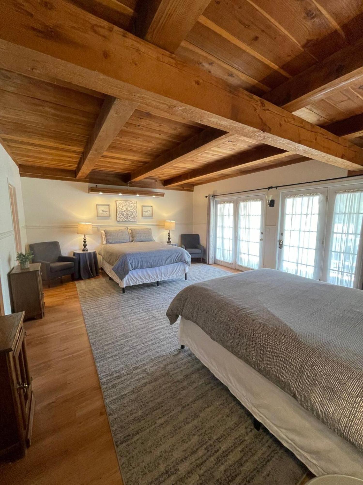 Berkshire Inn Гроувланд Екстериор снимка
