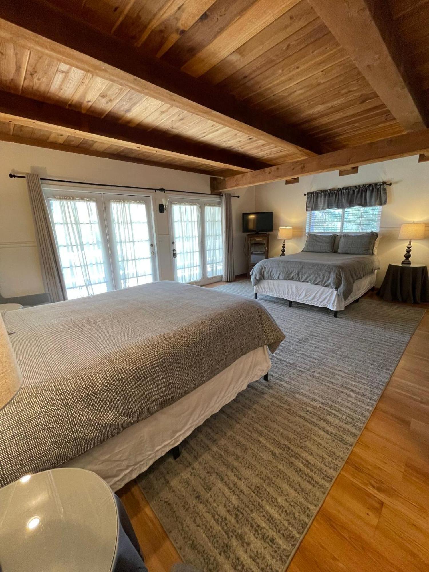 Berkshire Inn Гроувланд Екстериор снимка